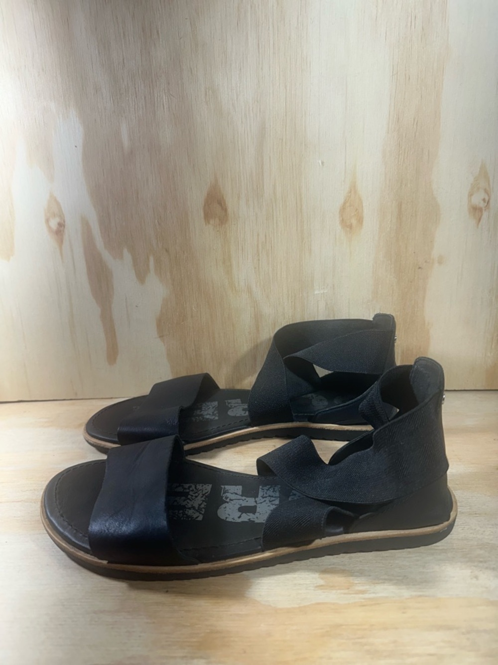 Sorel  Black Leather and Elastic Strap Sandals Women’s Size 8.5